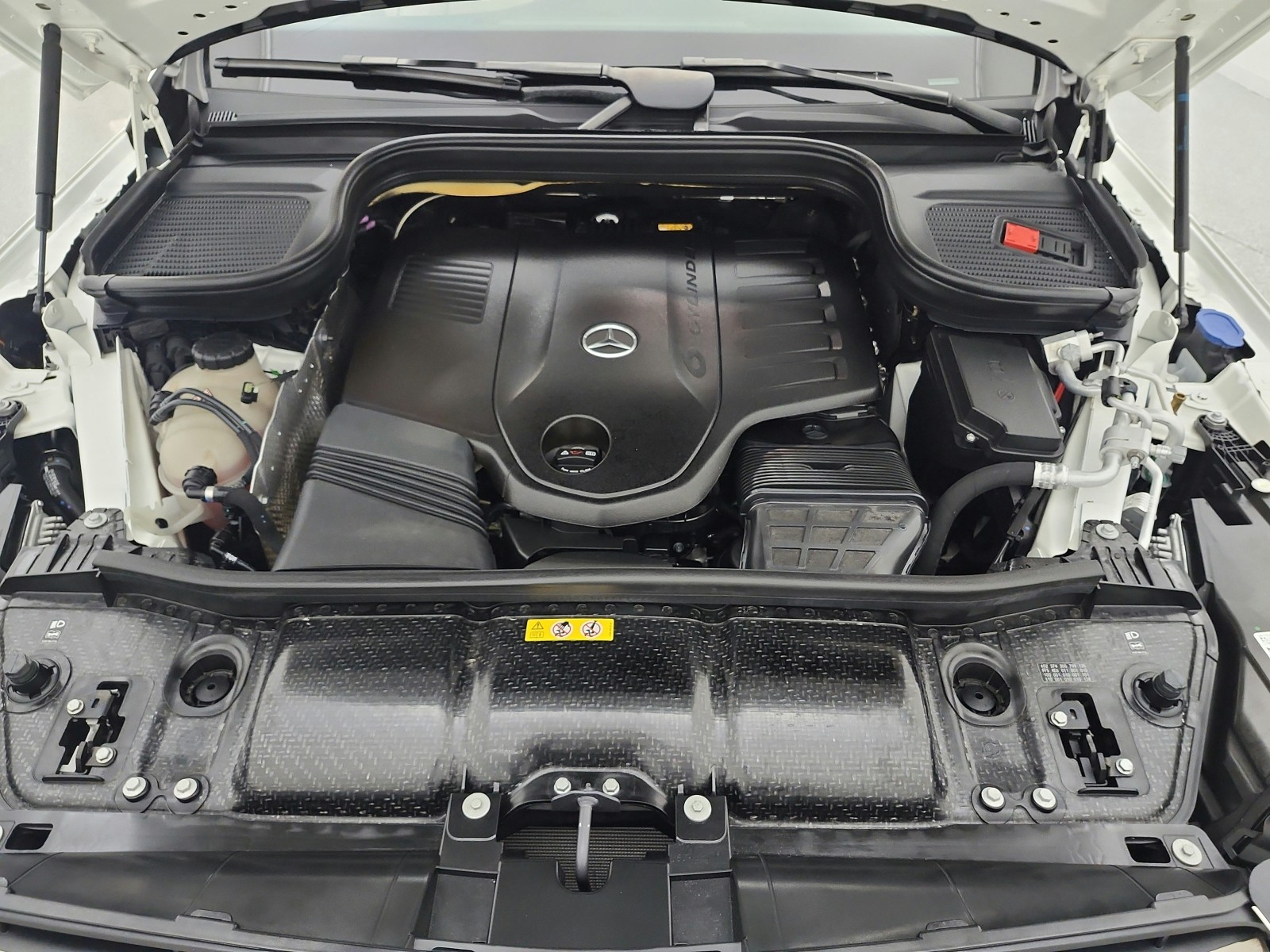 Used 2024 MANUFAKTUR Diamond White Metallic Mercedes-Benz GLS 450 4MATIC® SUV image 16