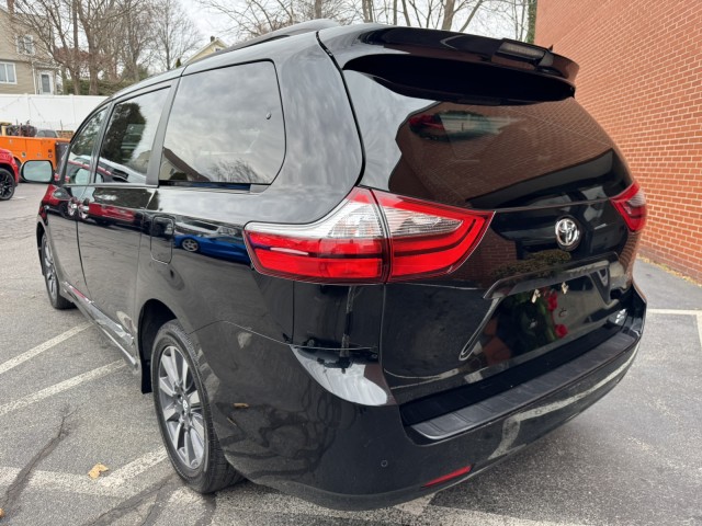 2020 Toyota Sienna XLE Premium 3