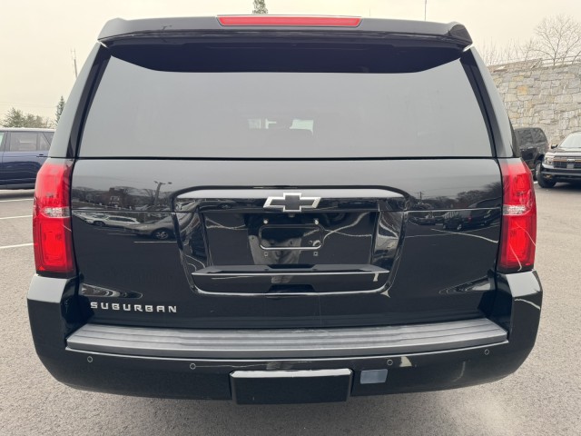 2017 Chevrolet Suburban LT Midnight with Center Bench 4