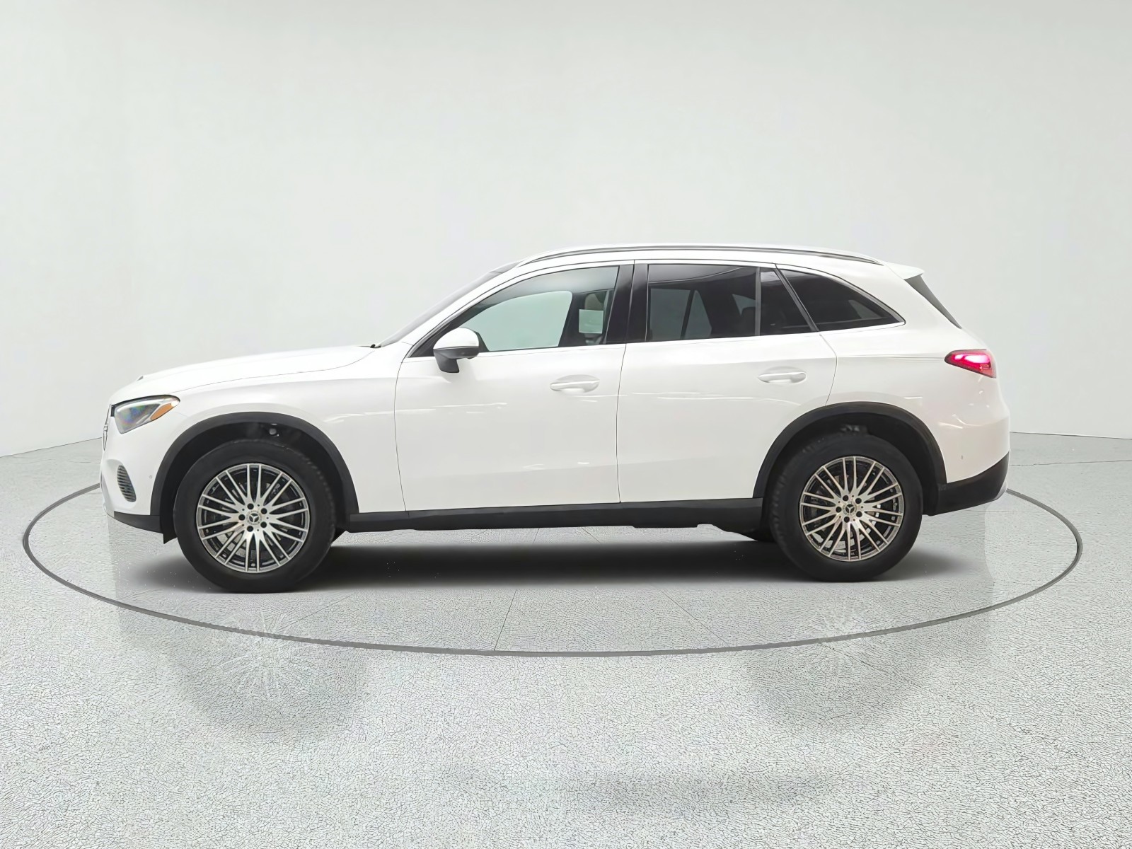 New 2027 Polar White Mercedes-Benz GLC 300 SUV image 8