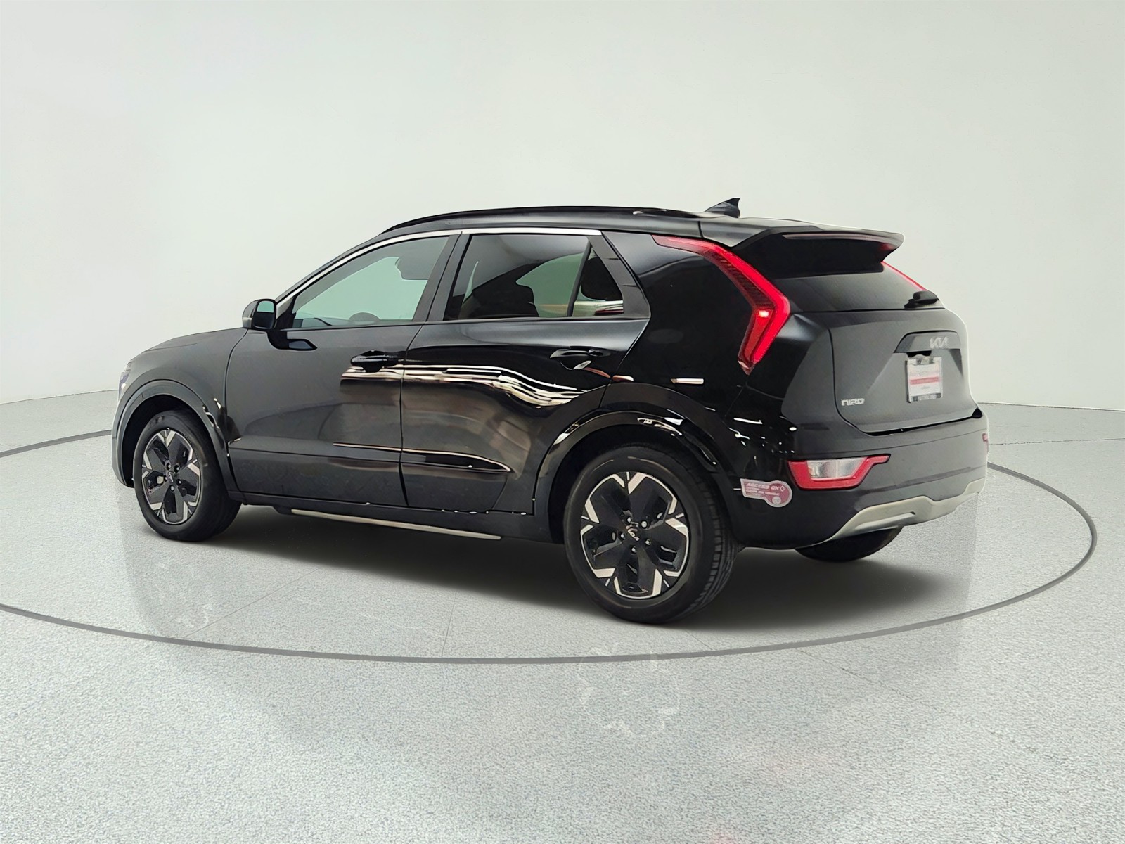 Used 2024 Aurora Black Kia Wind image 7