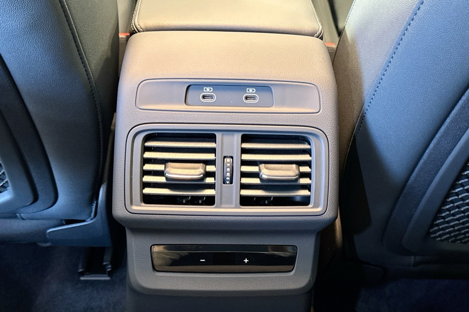 New 2025 District Green Metallic Audi Premium Plus 2.0 TFSI quattro image 24