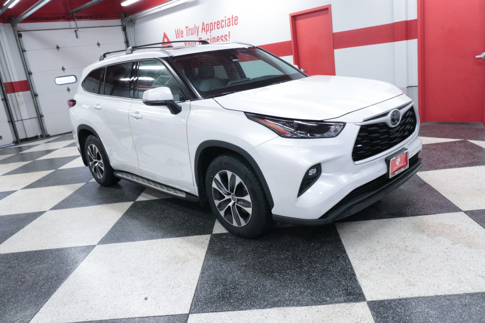 Used Car 2022 Toyota Highlander  Xle For Sale Under $35,000 In Austin, Texas