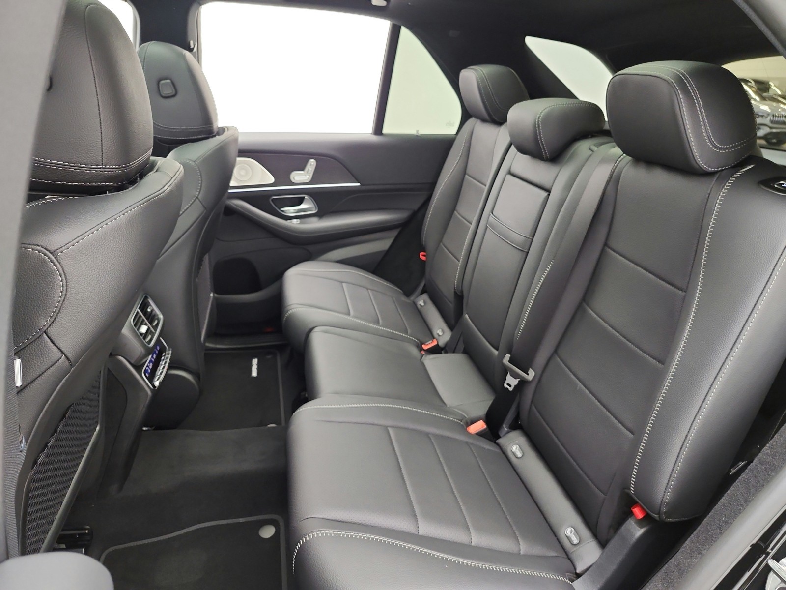 New 2027 Obsidian Black Metallic Mercedes-Benz GLE 450 4MATIC® SUV image 11