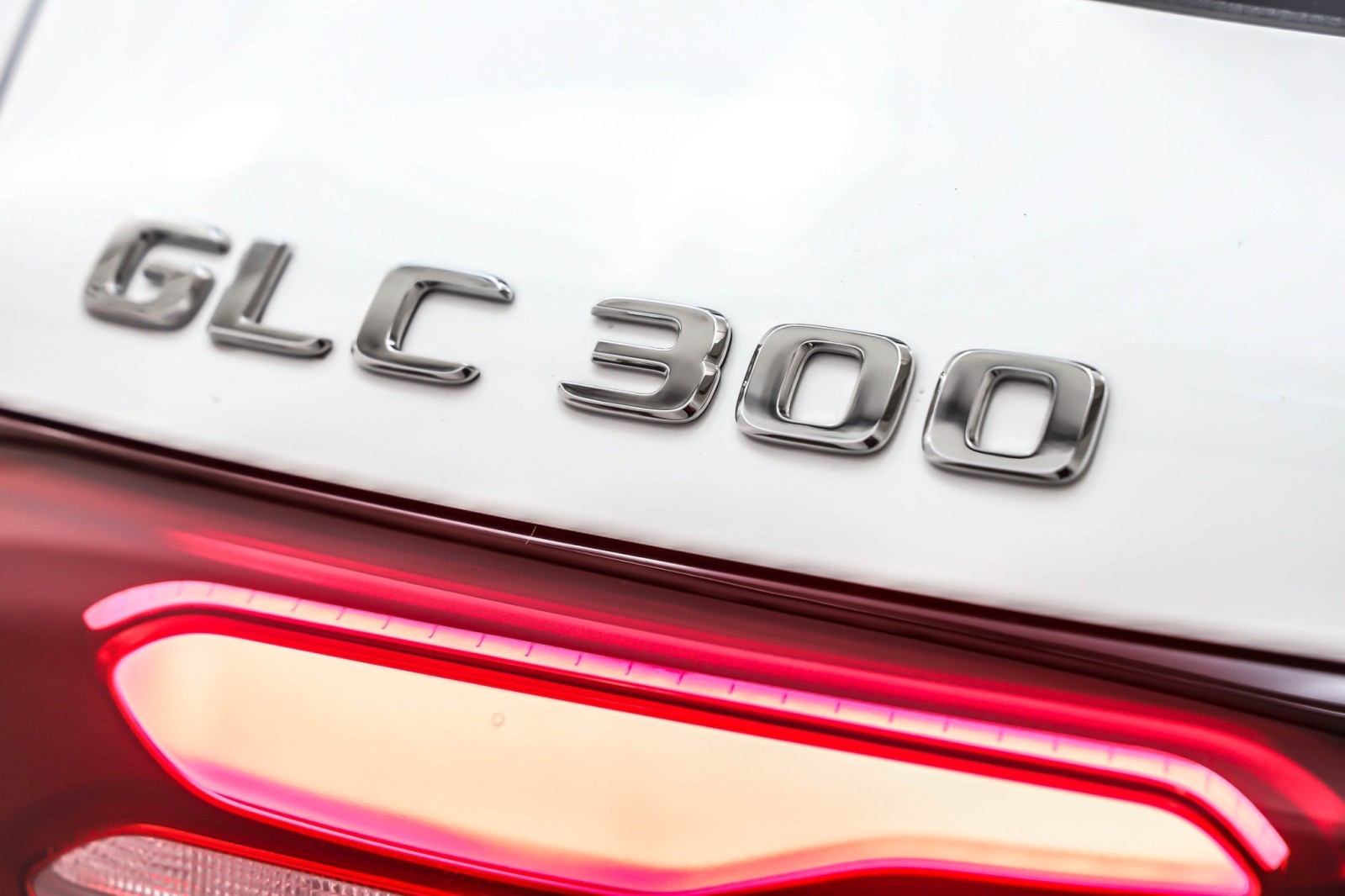 New 2026 Polar White Mercedes-Benz GLC 300 SUV image 9