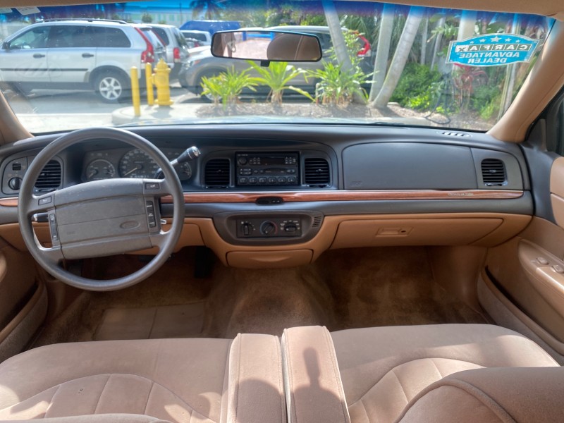 1995 Ford Crown Victoria LOW MILES 43,331 in , 