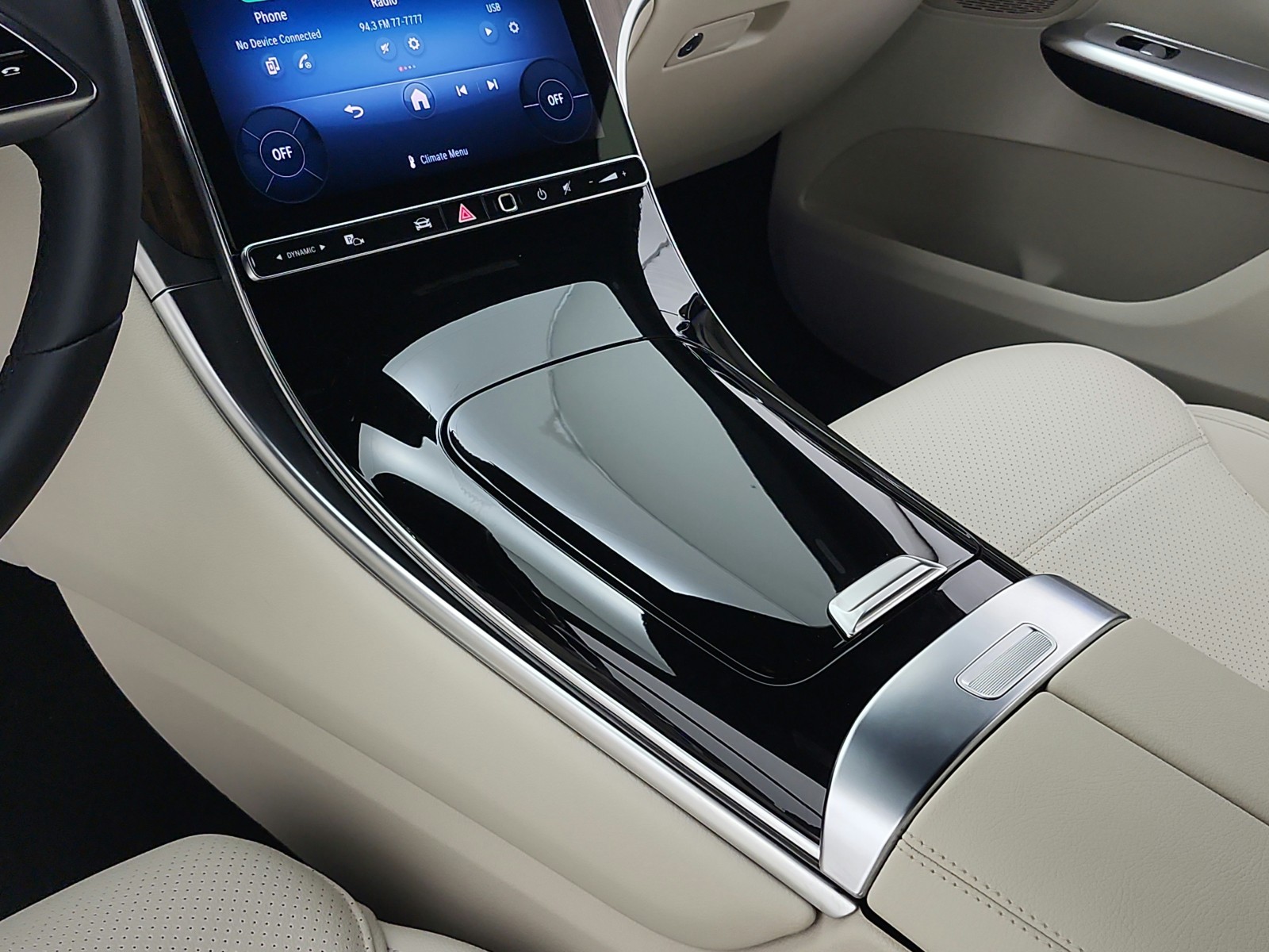 Certified Used 2025 Polar White Mercedes-Benz GLC 300 SUV image 13