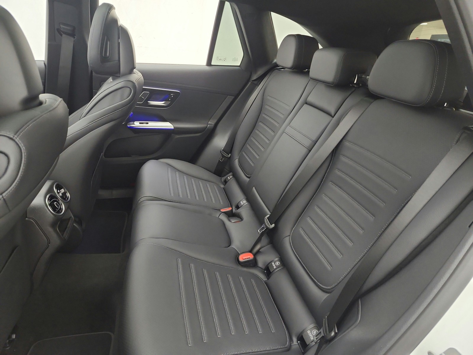 New 2026 Polar White Mercedes-Benz GLC 300 image 11