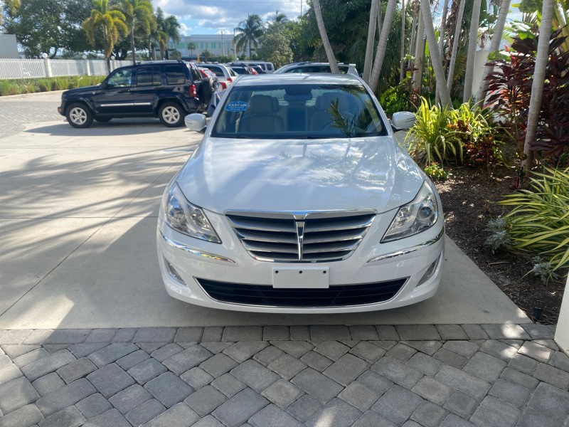 2013 Hyundai Genesis 3.8L LOW MILES 33,576 in , 