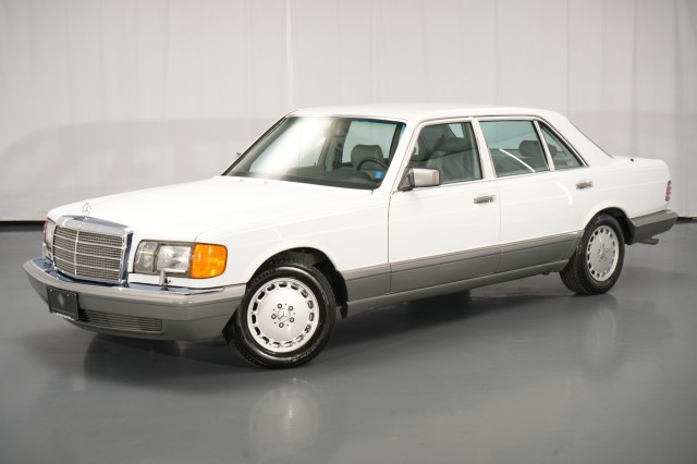 Arctic White 1987 Mercedes-Benz 300-Class Sedan Rear-Wheel Drive Automatic