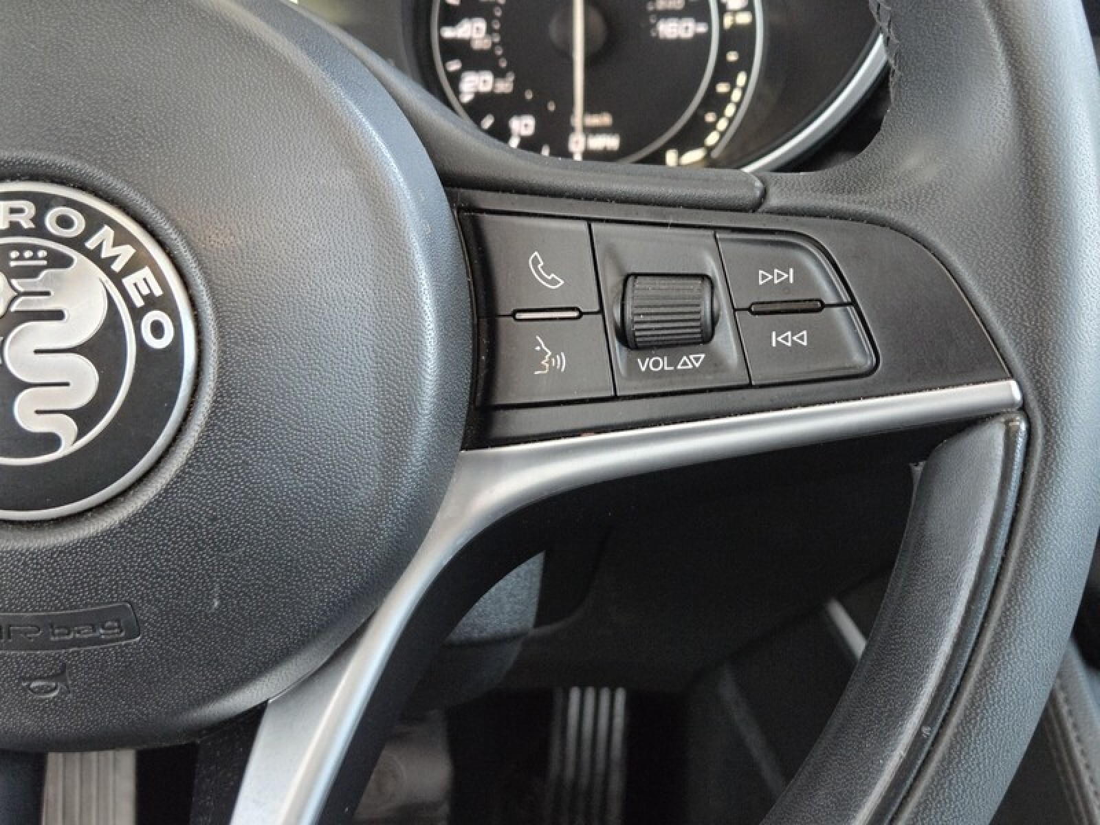 Used 2019 BLUE Alfa Romeo  image 28