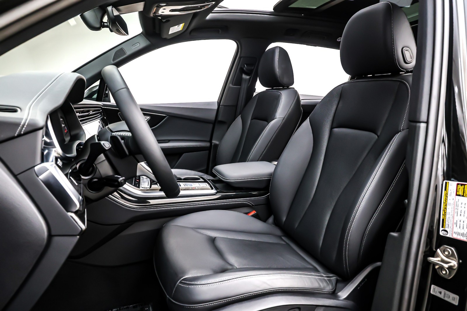 Used 2025 Mythos Black Metallic Audi Premium Plus 55 TFSI quattro image 18