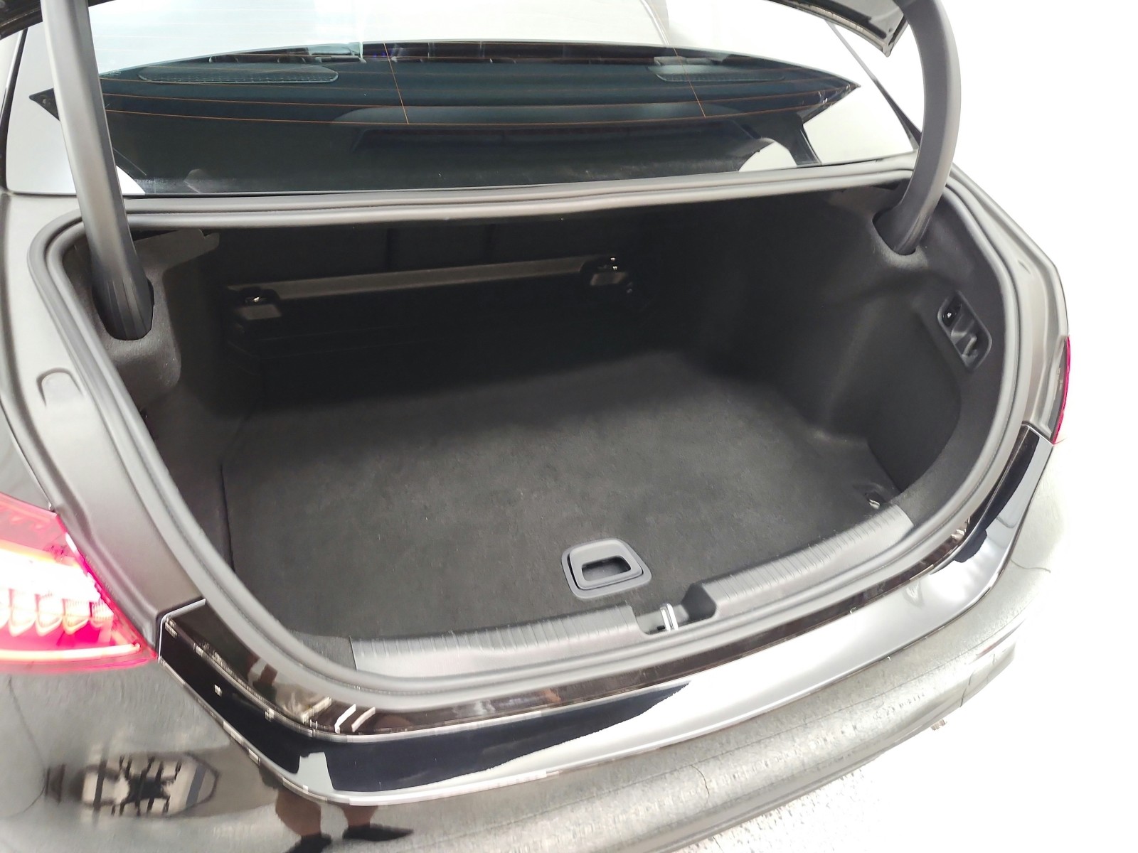 Used 2024 Obsidian Black Metallic Mercedes-Benz C 300 Sedan image 22