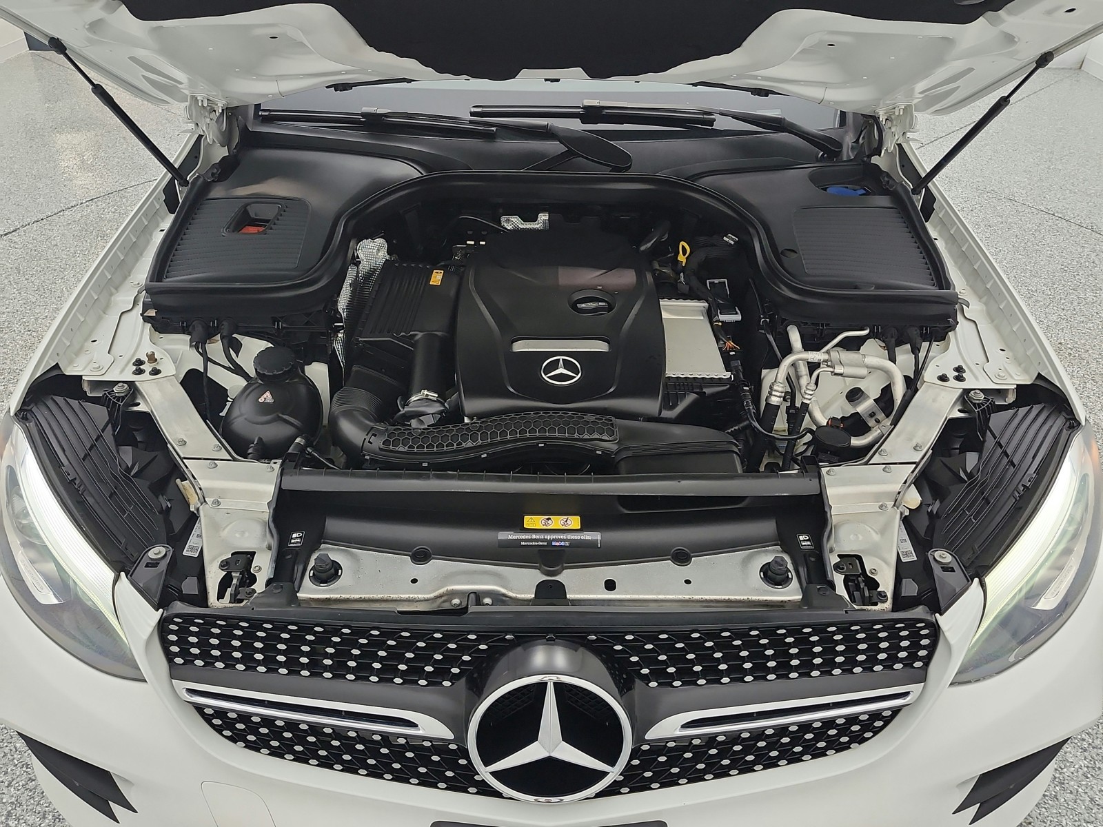 Used 2018 Polar White Mercedes-Benz GLC 300 4MATIC® Coupe image 29