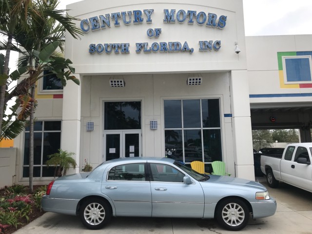 2006 Lincoln Town Car Signature in pompano beach, Florida