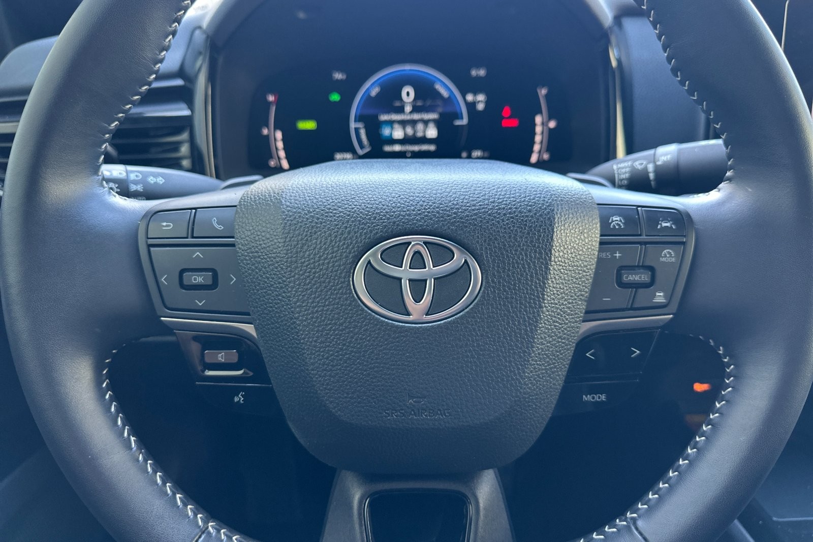 Used 2025 GRAY Toyota LE image 21