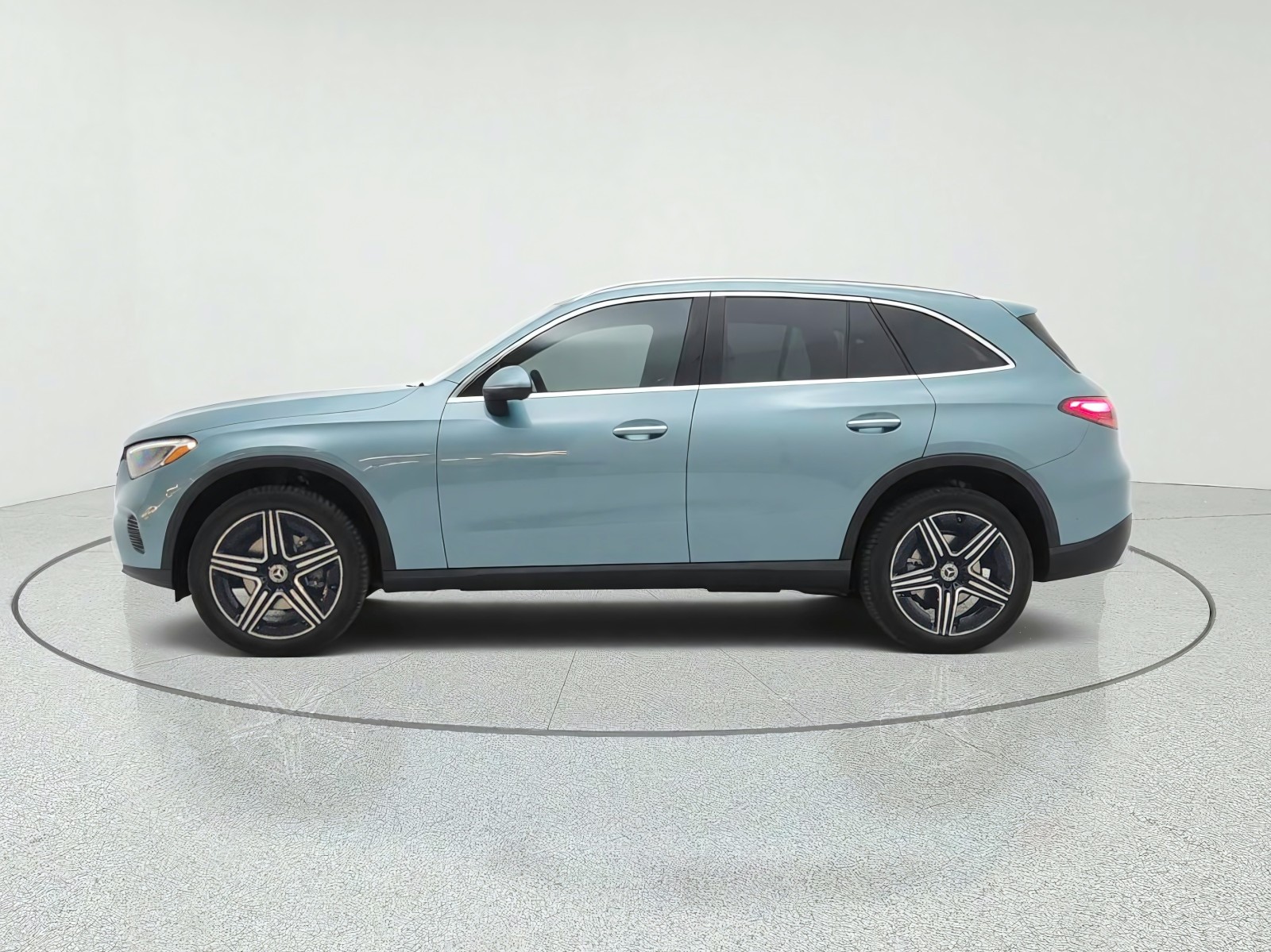 New 2027 Verde Silver Metallic Mercedes-Benz GLC 300 SUV image 8