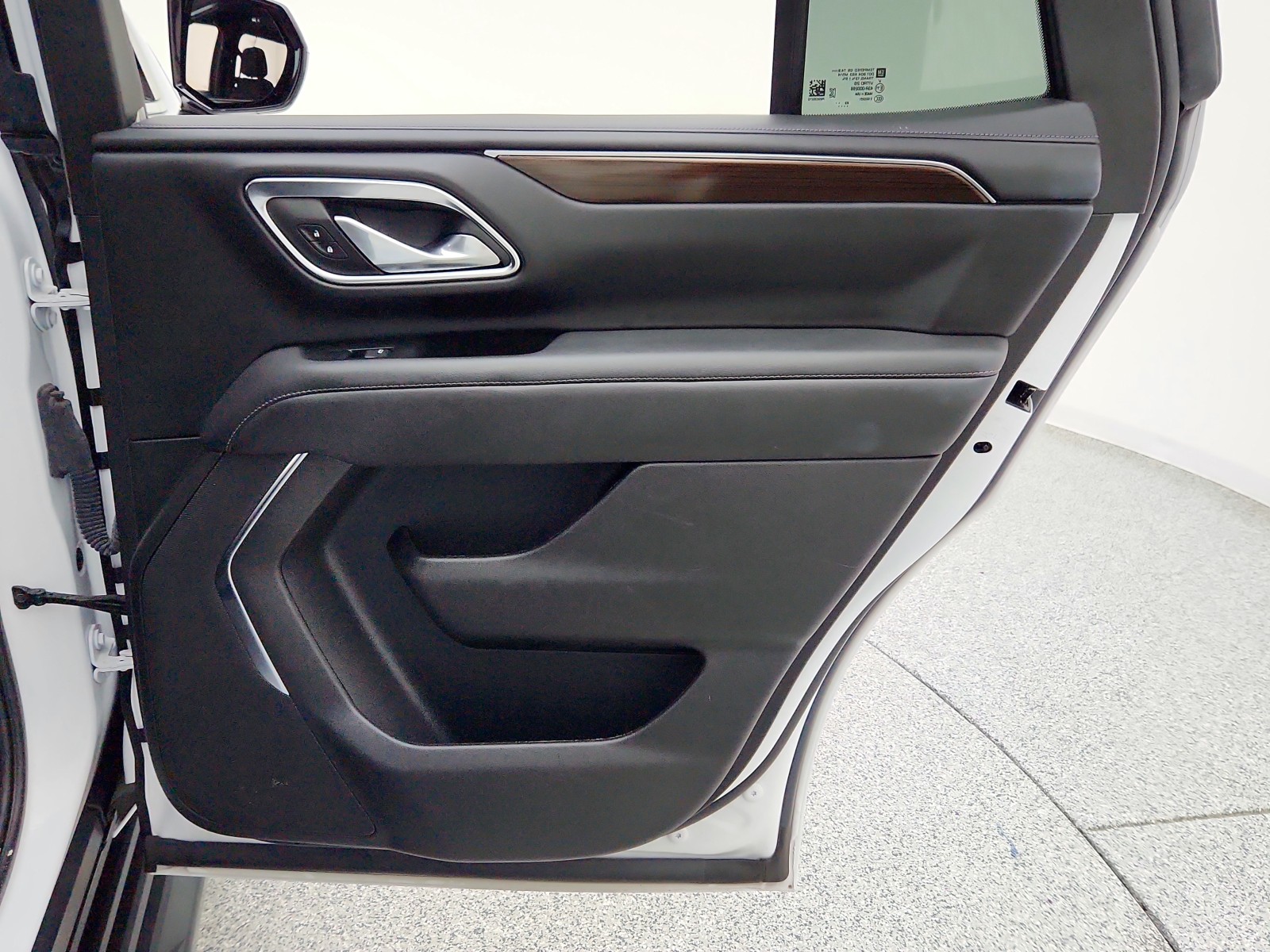 Used 2024 Summit White GMC SLE image 33