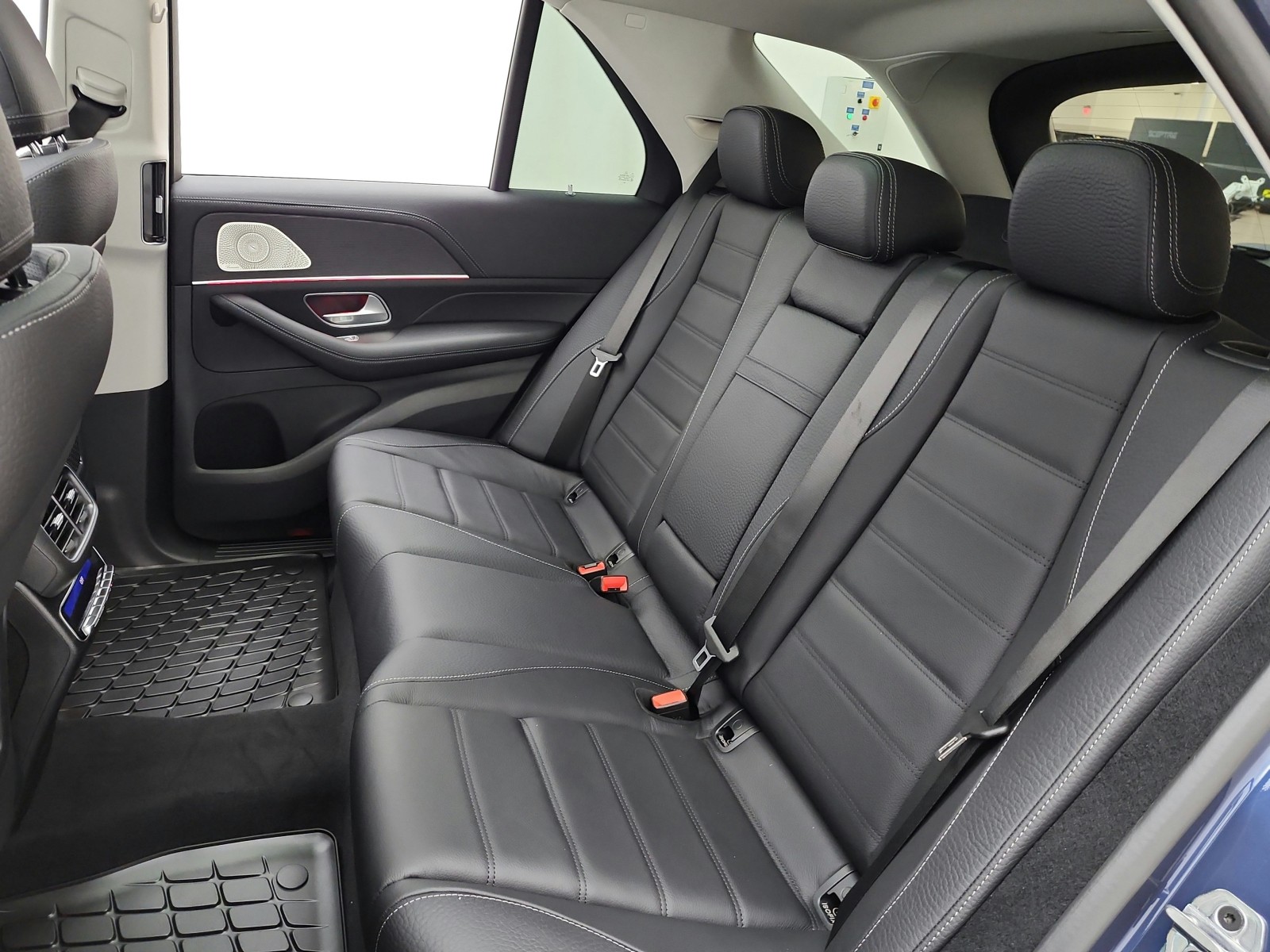 New 2026 Twilight Blue Metallic Mercedes-Benz GLE 450 4MATIC® SUV image 11