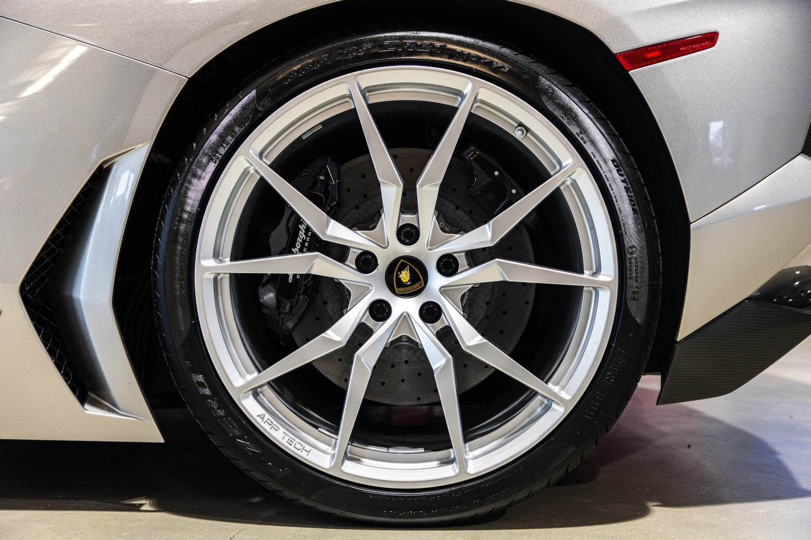 Used Car 2014 Lamborghini Aventador  Roadster - Grigio Antares Metallic - Transparent Engine Bonnet - Sensonum Sound System For Sale Under $440,000 In Boerne, Texas