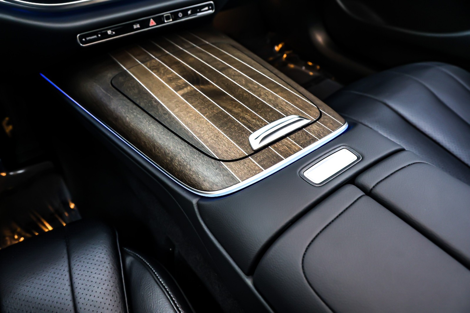 New 2026 MANUFAKTUR Moonlight White Metallic Mercedes-Benz E 350 image 6