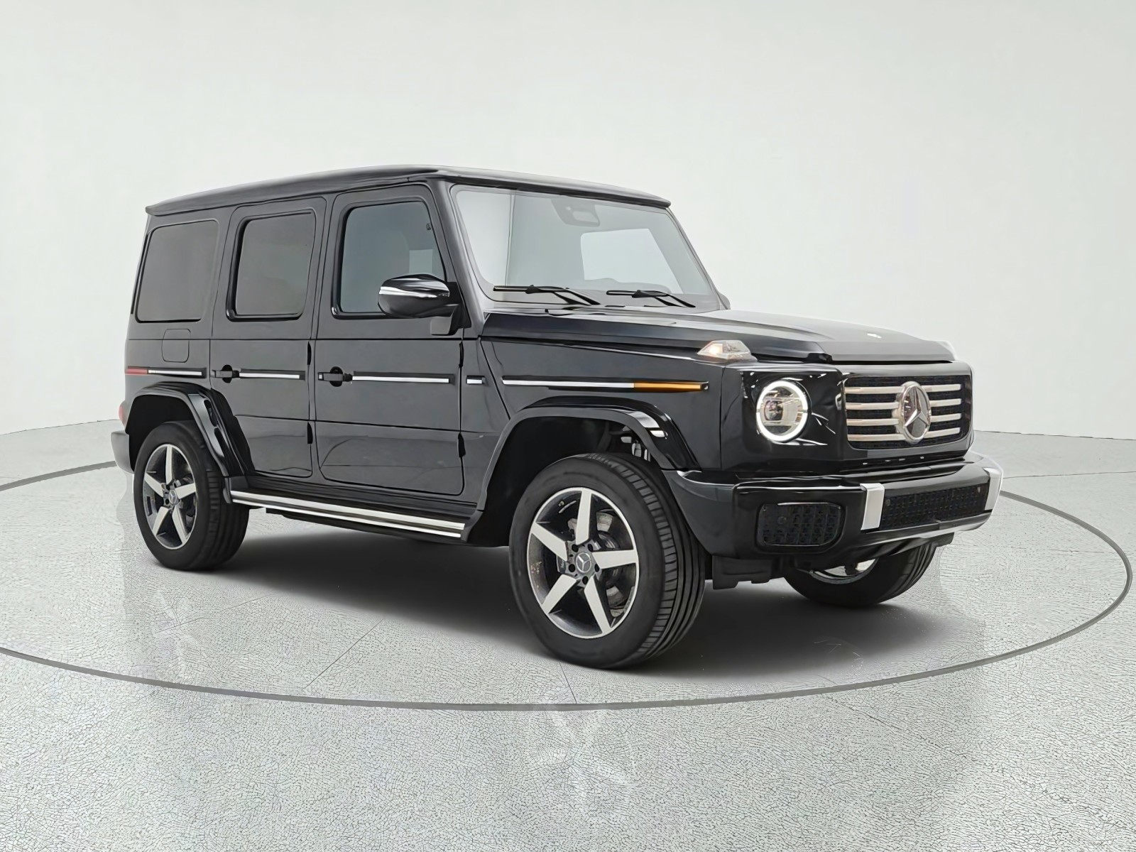 New 2027 Emerald Green Metallic Mercedes-Benz G 580e SUV image 3