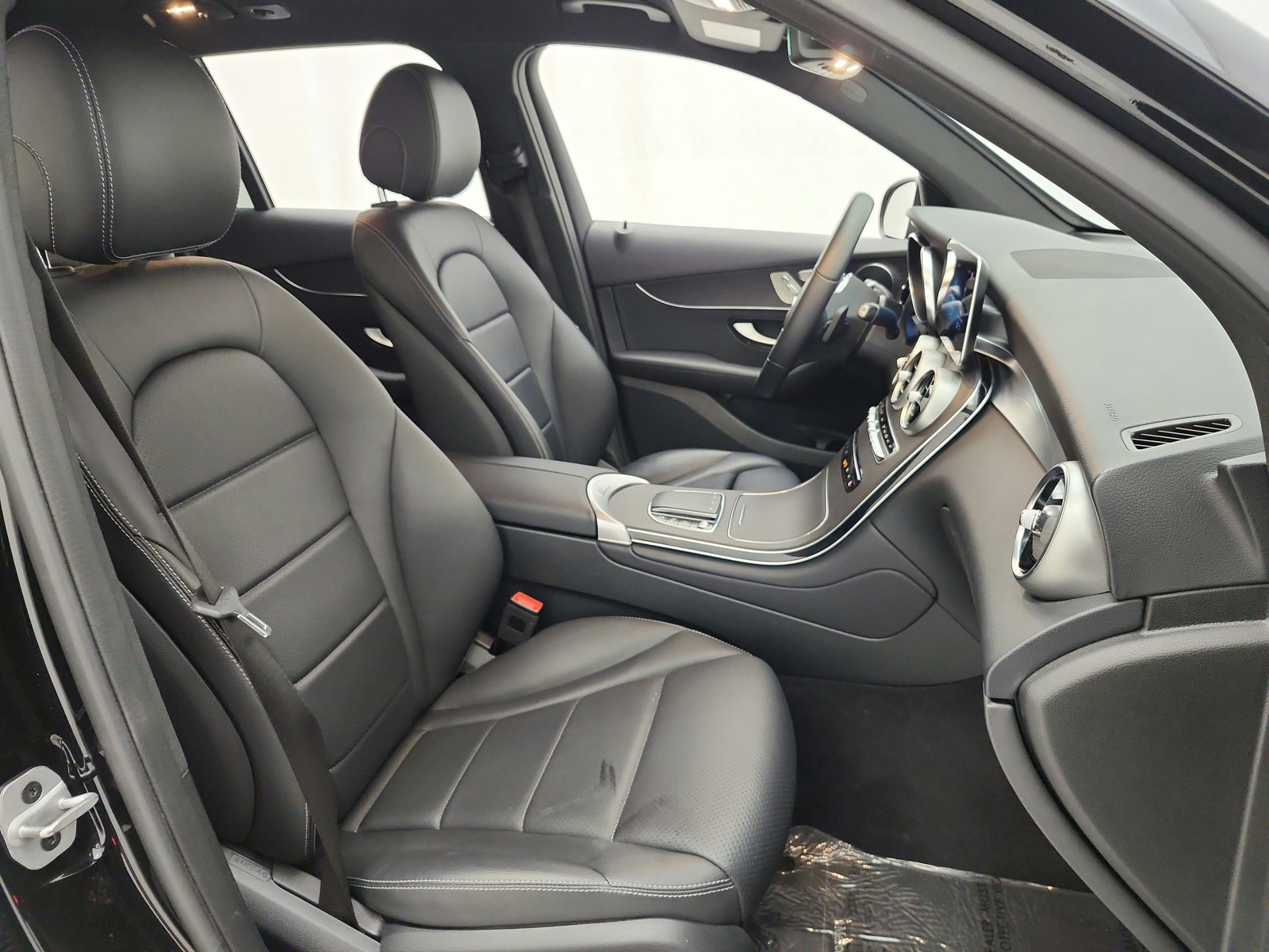 Used 2022 Black Mercedes-Benz GLC 300 SUV image 18