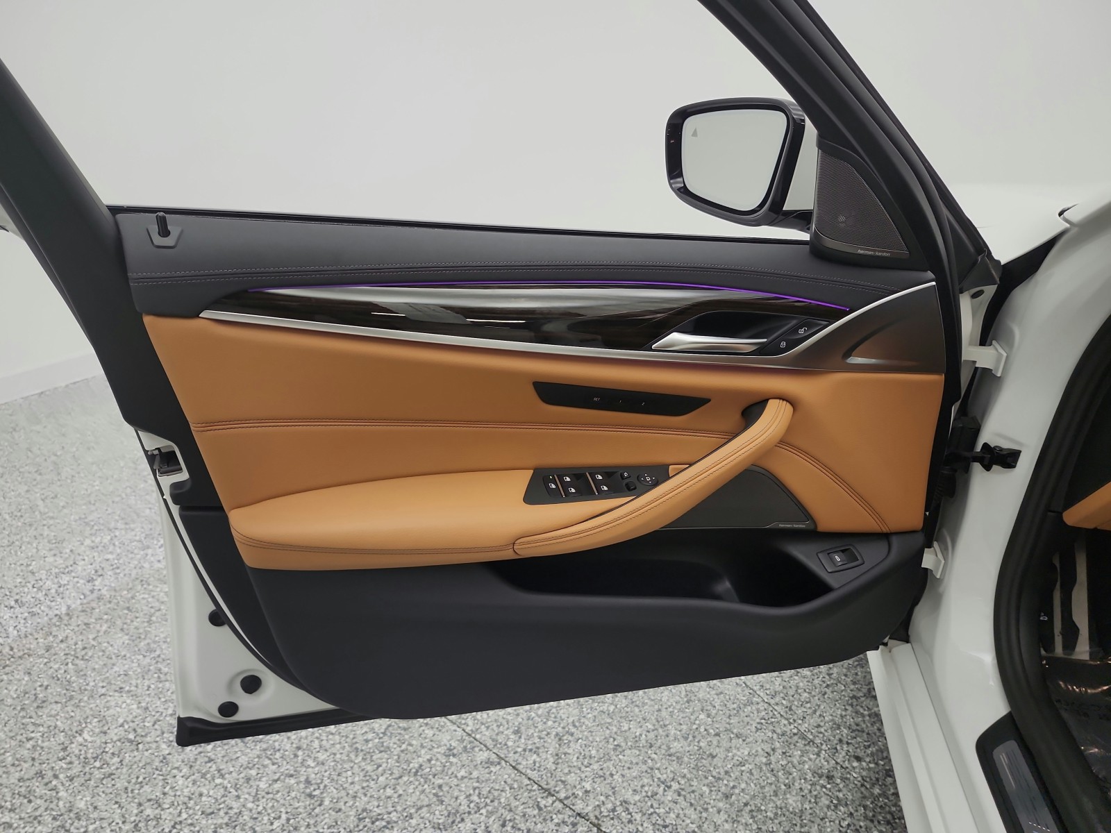 Used 2023 Alpine White BMW M550i xDrive Sedan image 24