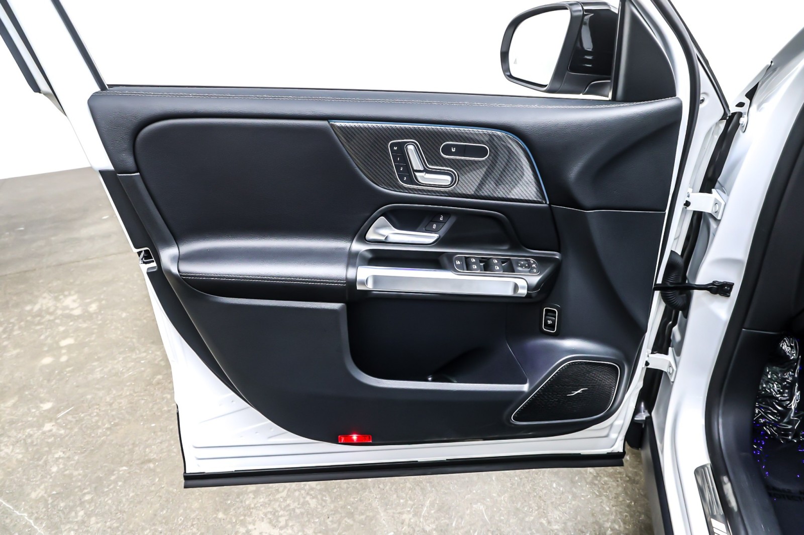 Used 2025 Polar White Mercedes-Benz AMG® GLB 35 4MATIC SUV image 22