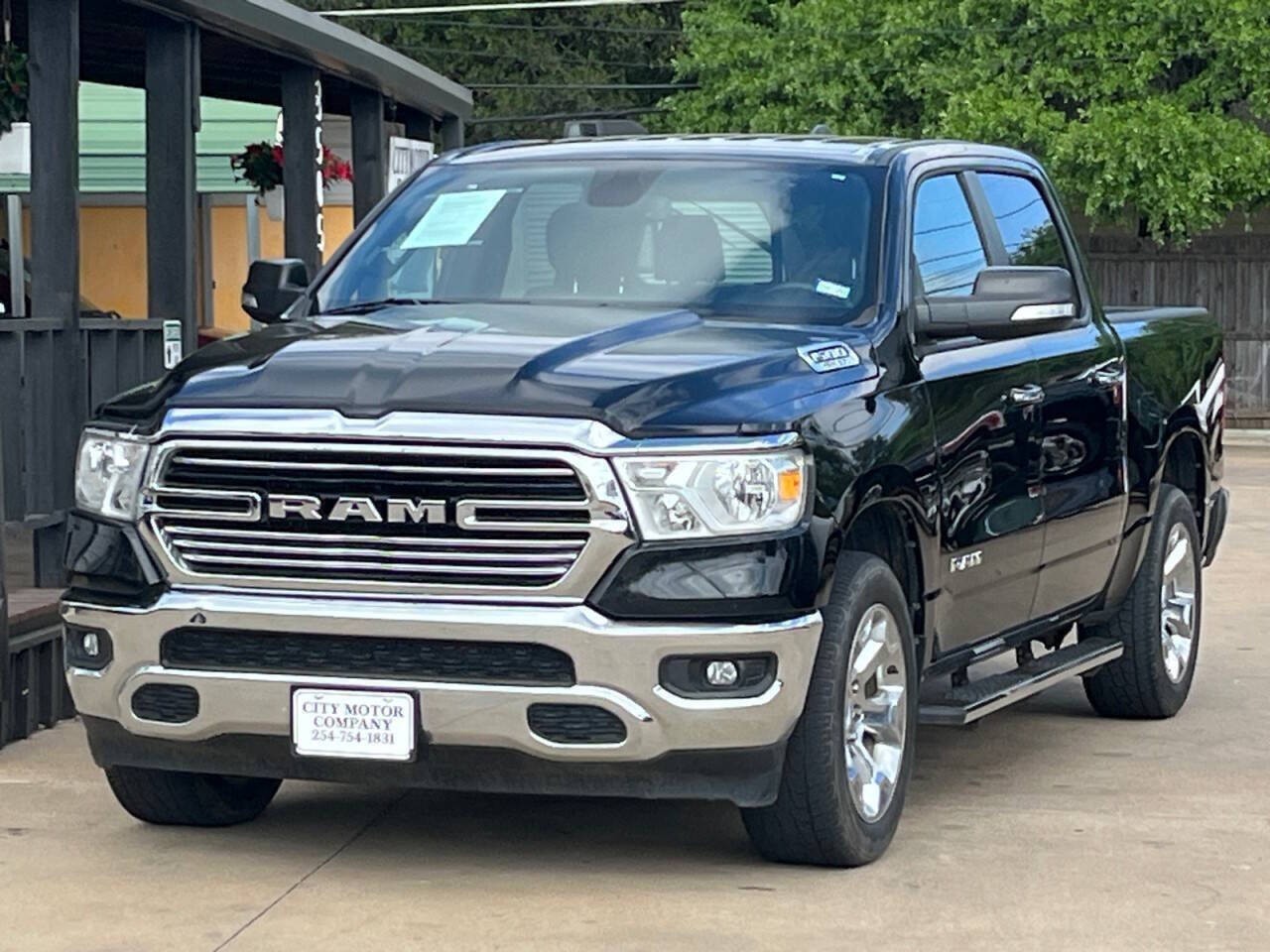 View vehicle photo 3