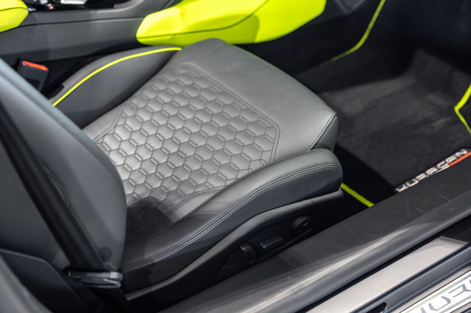 Used Car 2022 Lamborghini Huracan Evo  For Sale Under $330,000 In Boerne, Texas