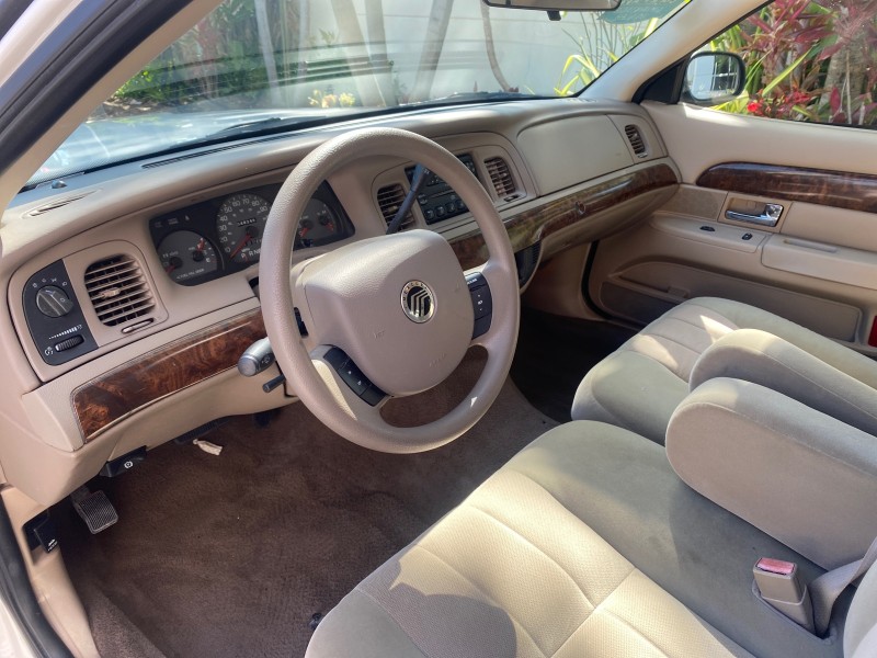2005 Mercury Grand Marquis GS LOW MILES 49,348 in , 