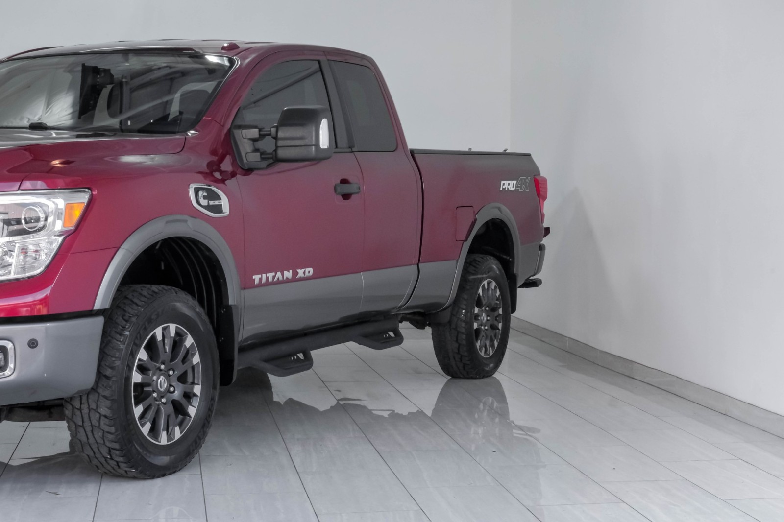 2017 Nissan Titan XD PRO-4X EXTENDED CAB 4WD AUTOMATIC BLIND SPOT ASSIS 8
