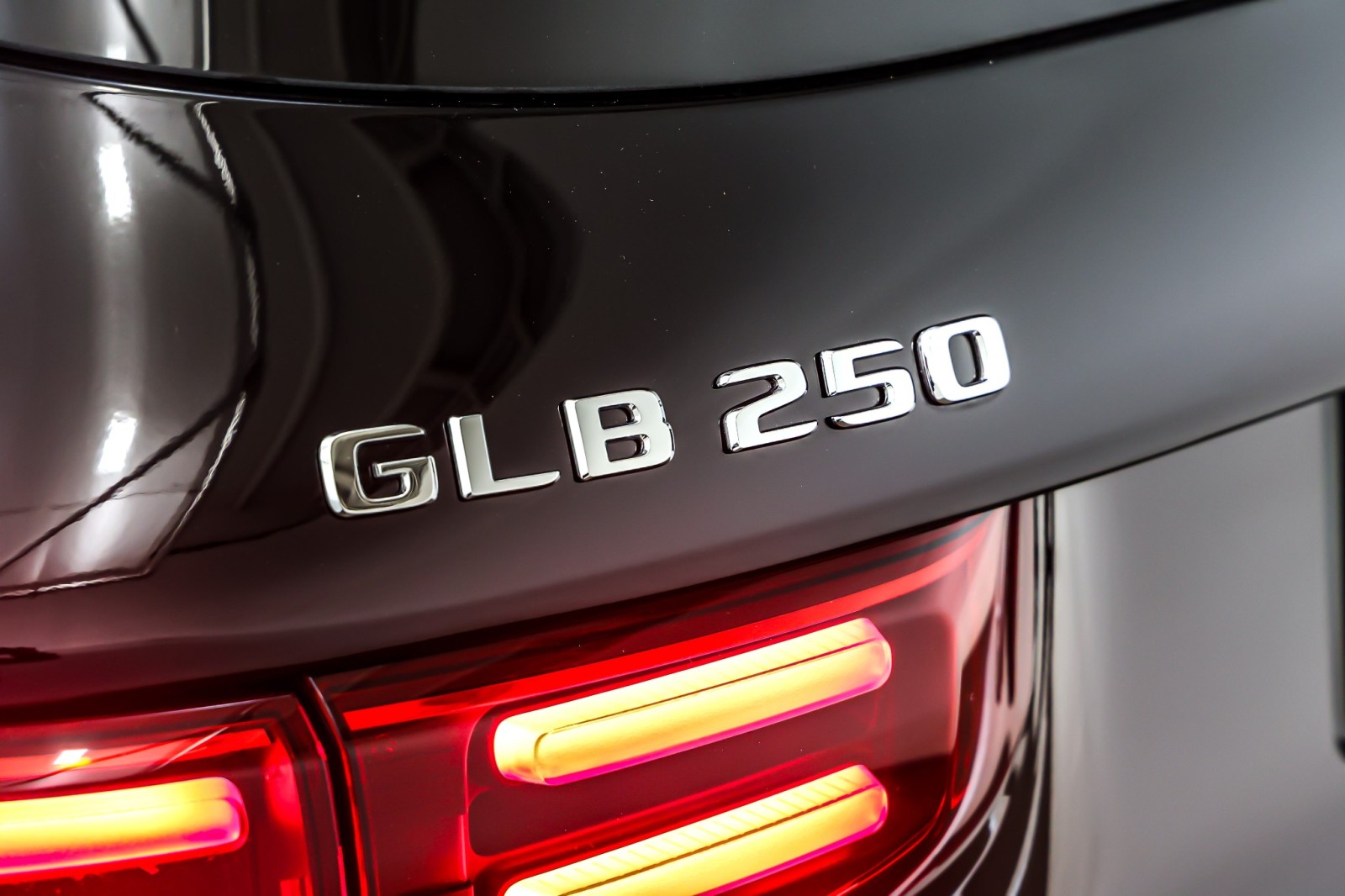 New 2026 Night Black Mercedes-Benz GLB 250 image 9