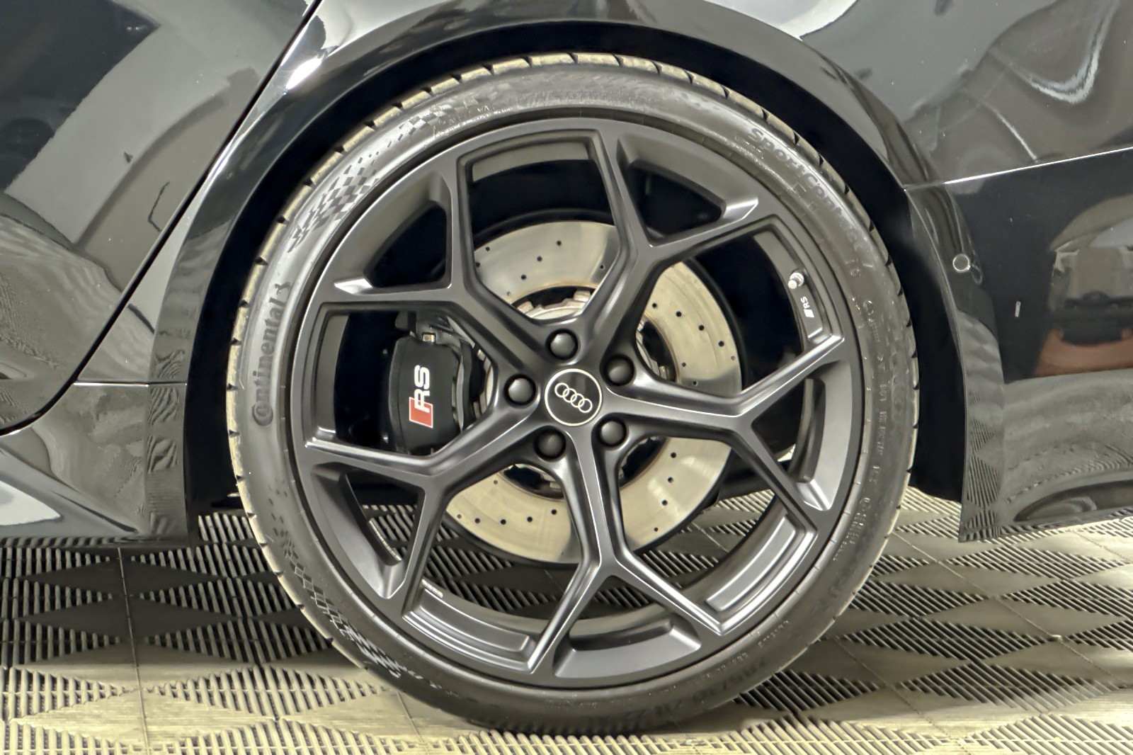 Used 2024 Mythos Black Metallic Audi performance 4.0 TFSI quattro image 25