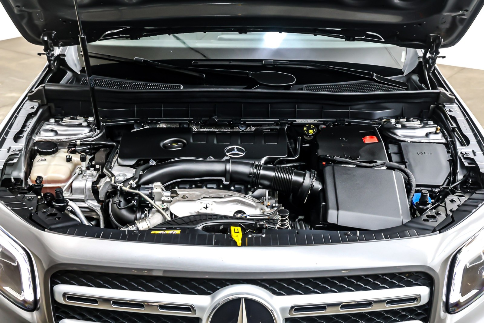 Used 2022 Mountain Grey Metallic Mercedes-Benz GLB 250 SUV image 12