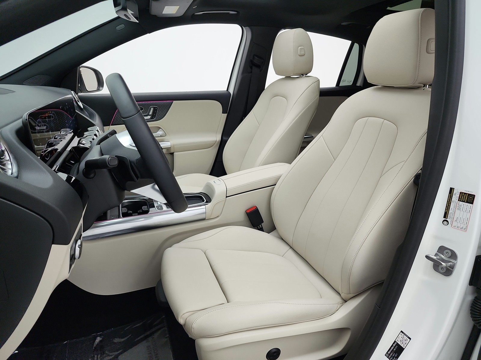 Certified Used 2026 Polar White Mercedes-Benz GLA 250 SUV image 12