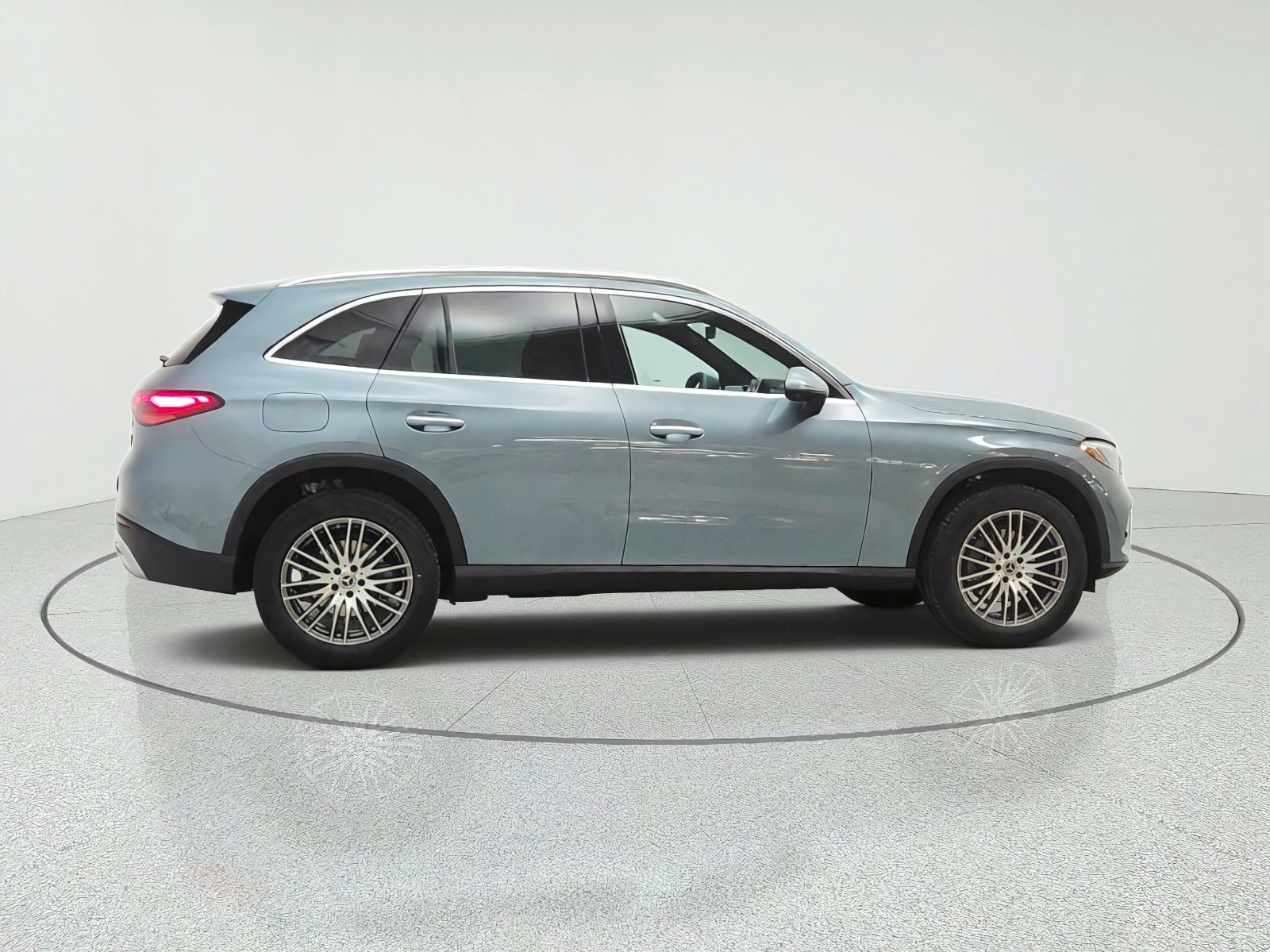 New 2027 Verde Silver Metallic Mercedes-Benz GLC 300 SUV image 4
