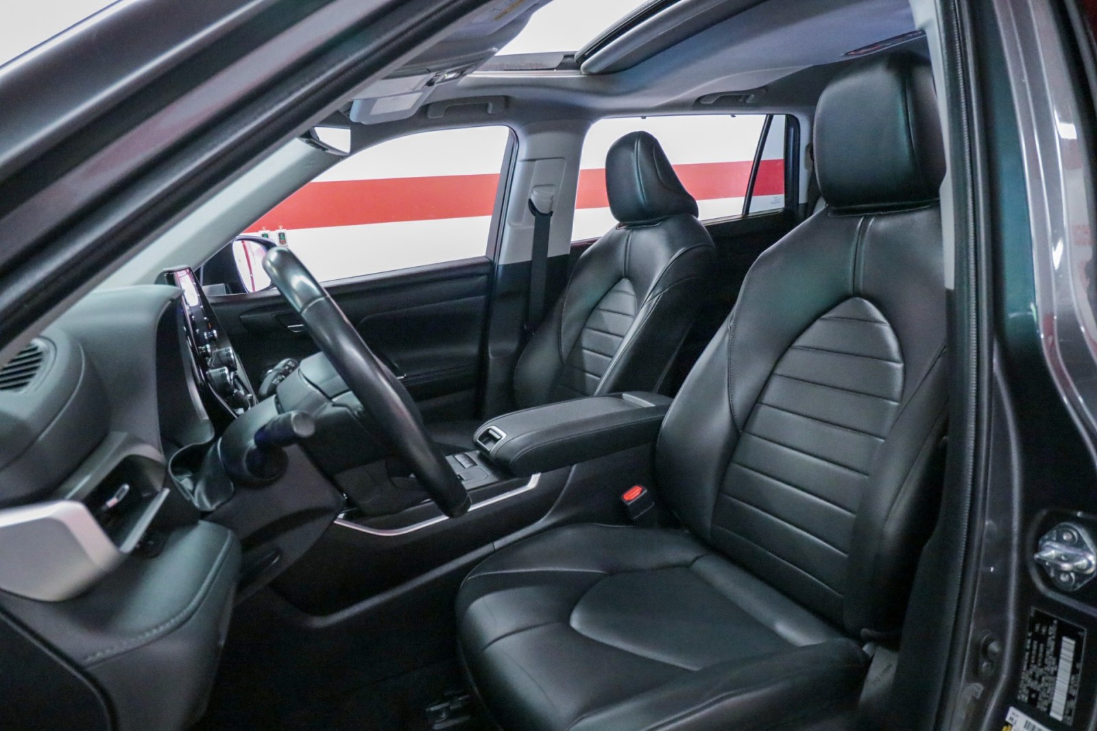 Used Car 2022 Toyota Highlander  Xle For Sale Under $35,000 In Austin, Texas