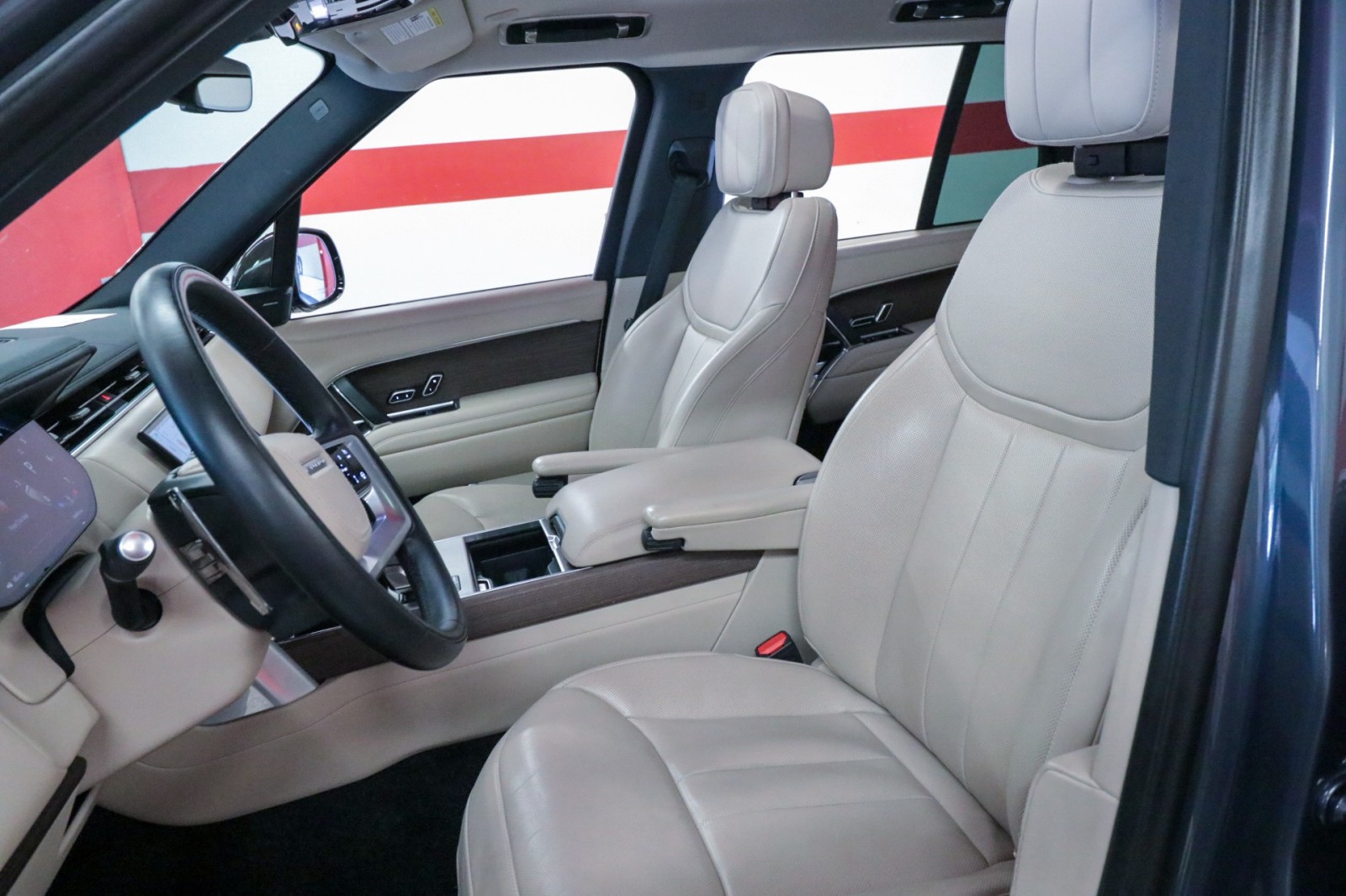 Used Car 2024 Land Rover Range Rover  Se For Sale Under $90,000 In Austin, Texas