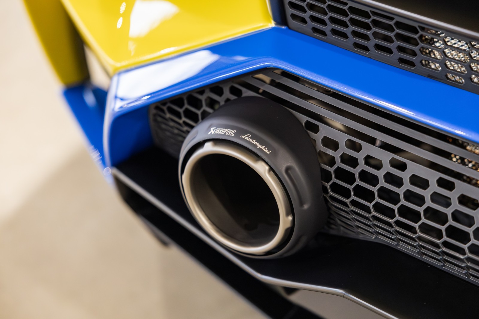 Used Car 2022 Lamborghini Huracan Sto  - $14k Giallo Belenus Paint - Sport Seats - Dark Chrome Interior For Sale Under $400,000 In Boerne, Texas