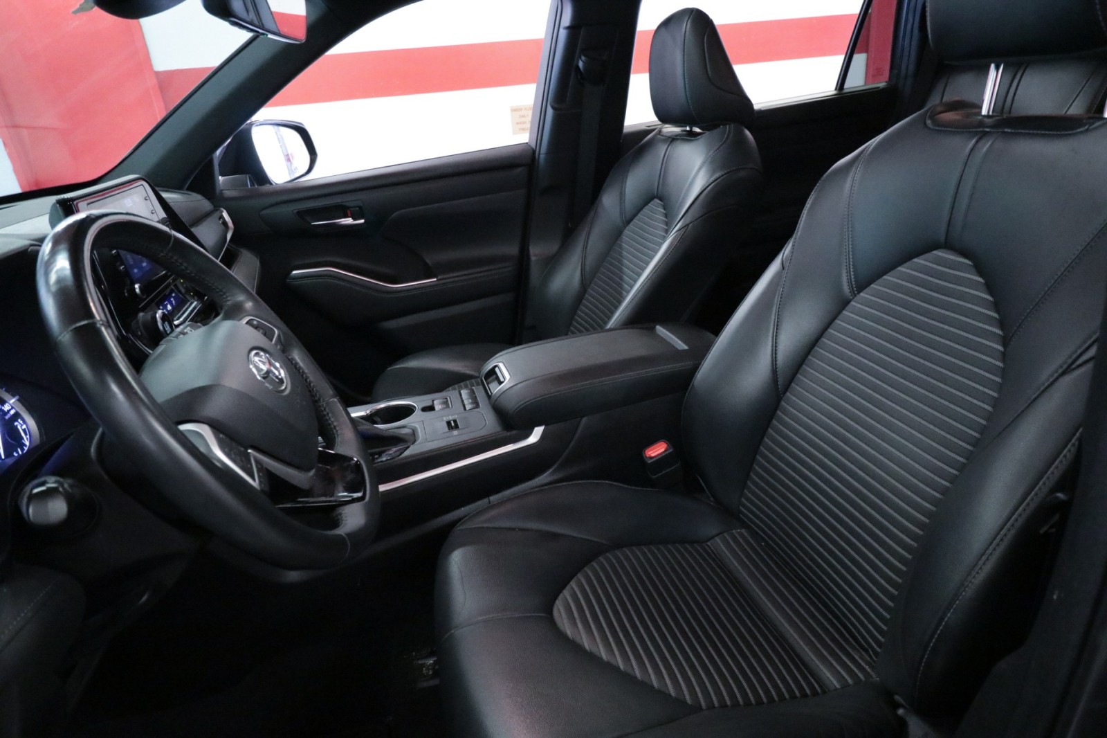 Used Car 2022 Toyota Highlander  Xse For Sale Under $35,000 In Austin, Texas