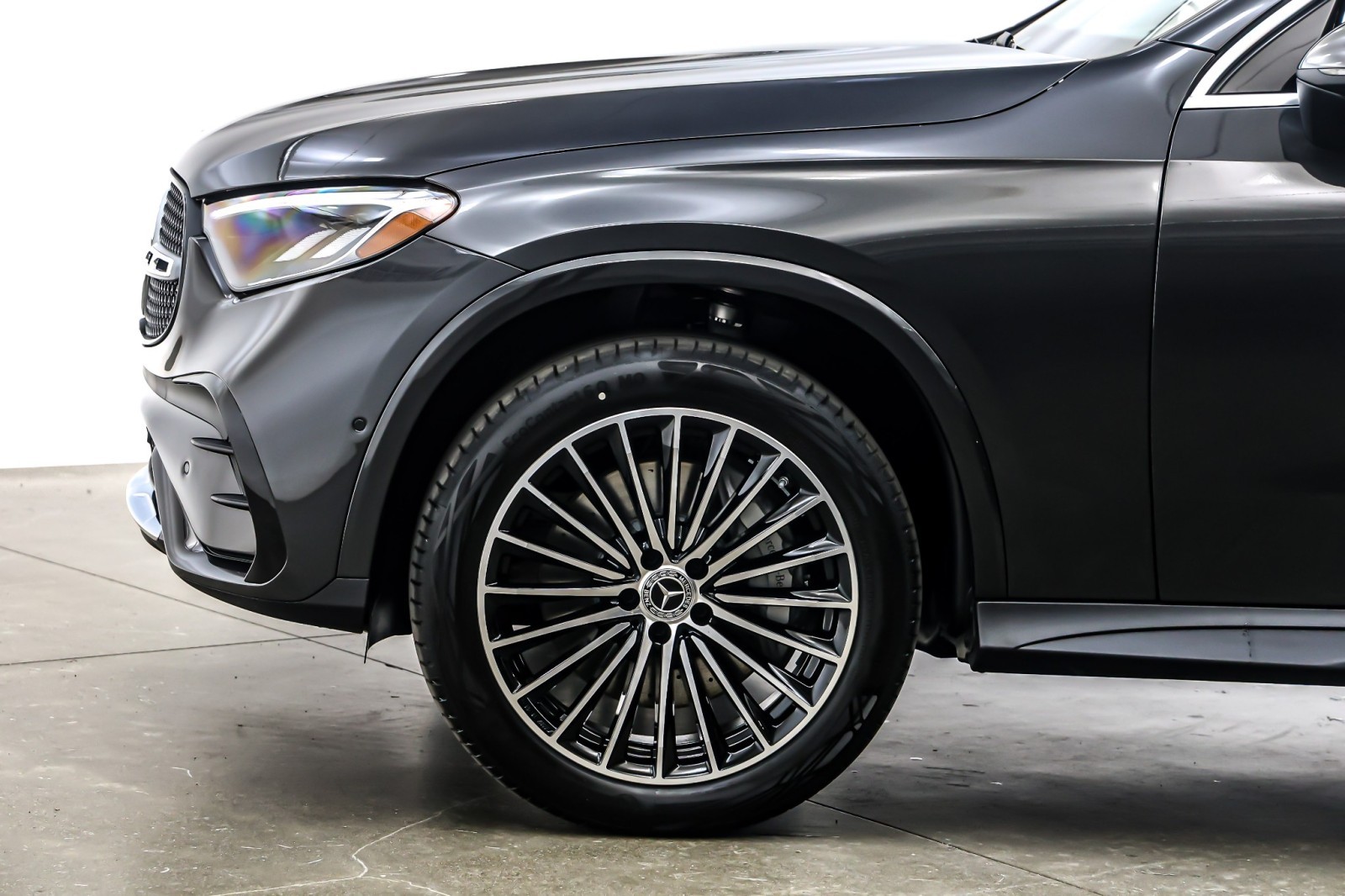 New 2026 Graphite Grey Metallic Mercedes-Benz GLC 300 SUV image 10