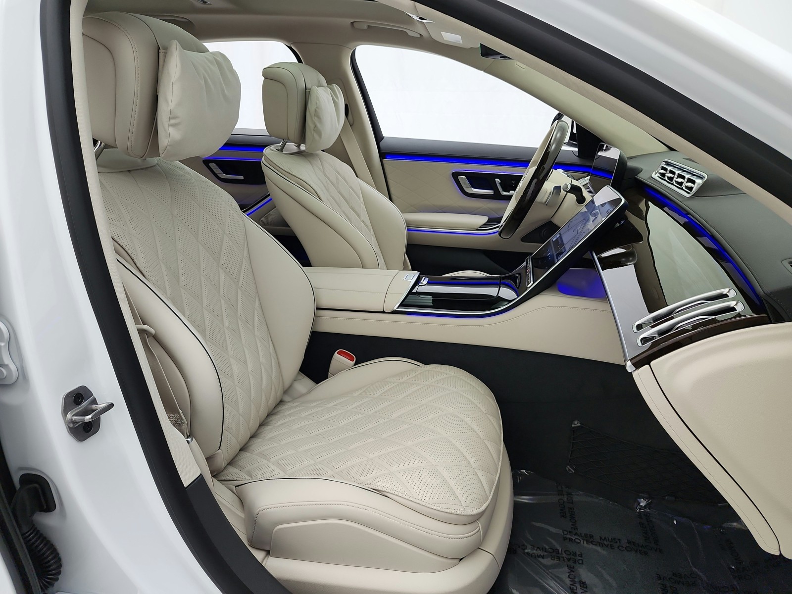 New 2026 MANUFAKTUR Moonlight White Metallic Mercedes-Benz S 580e 4MATIC® Sedan image 15