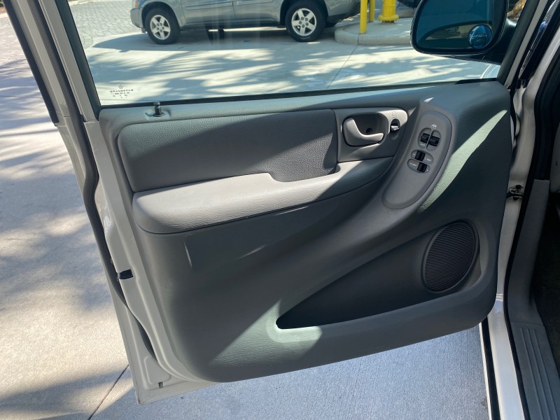 2006 Dodge Caravan SXT LOW MILES 28,367 1 OWNER HANDICAP LIFT in , 