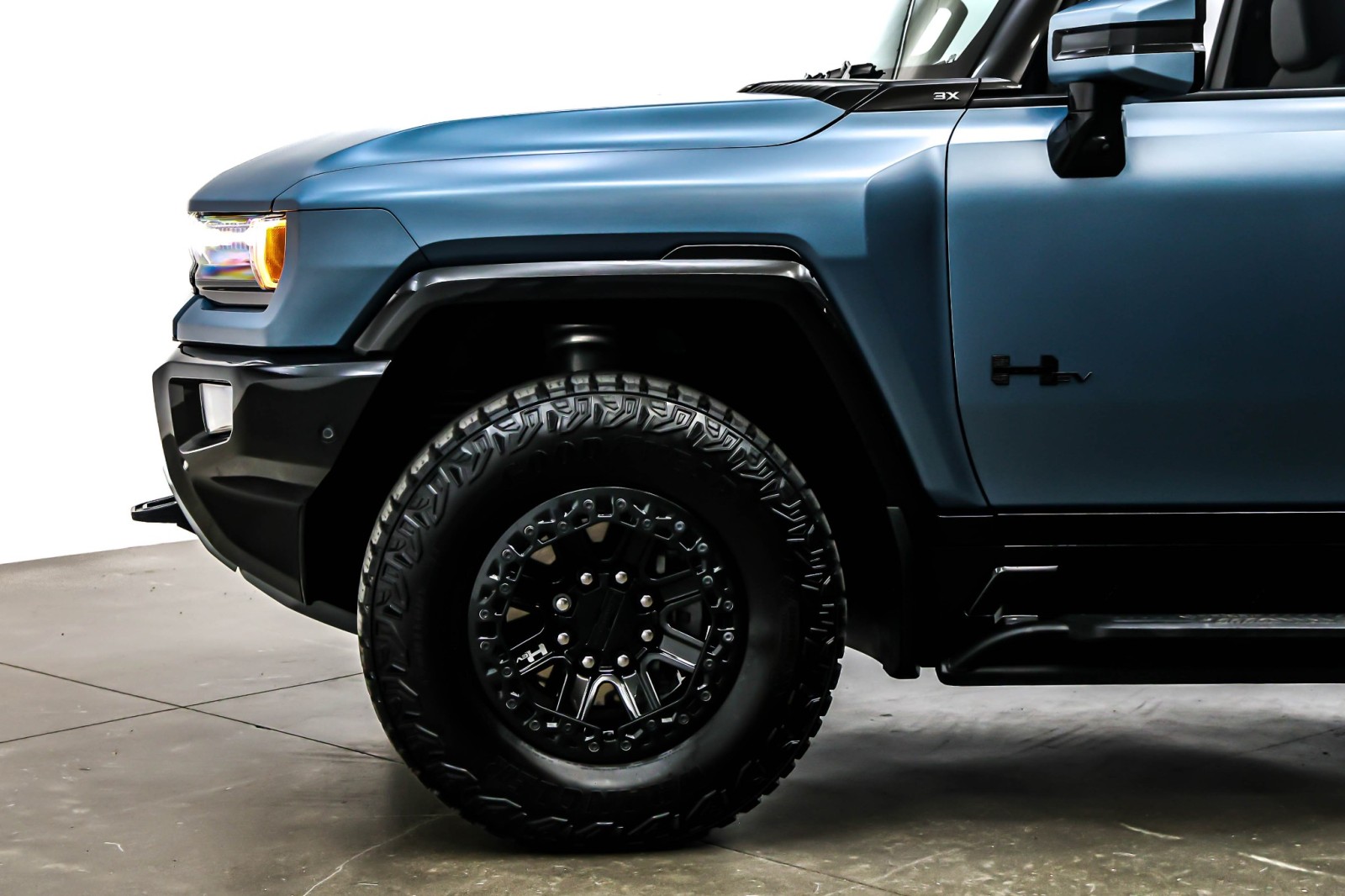 Used 2024 Neptune Blue Matte GMC e4WD Crew Cab 3X image 10