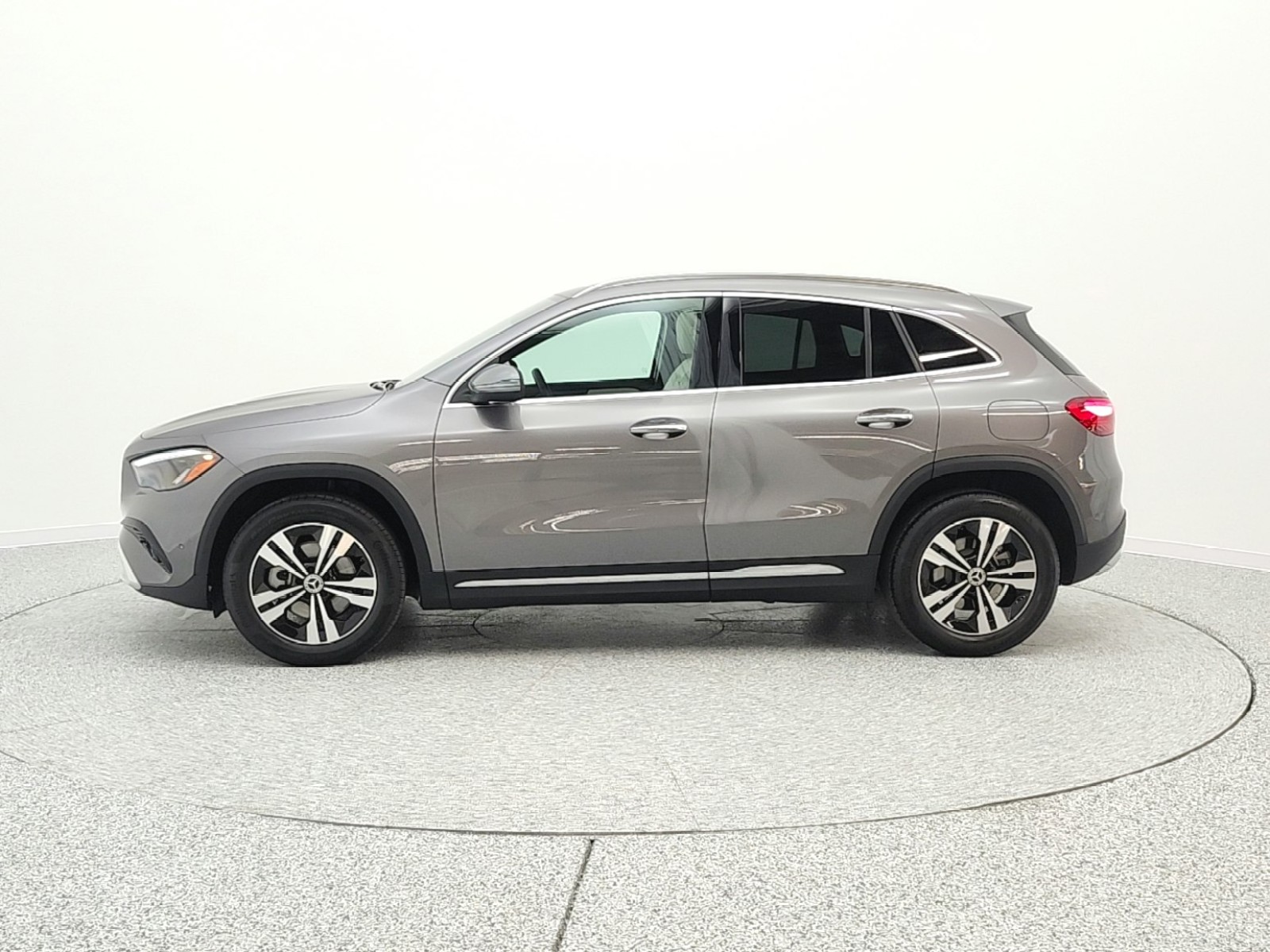 Used 2025 Mountain Grey Metallic Mercedes-Benz GLA 250 SUV image 8