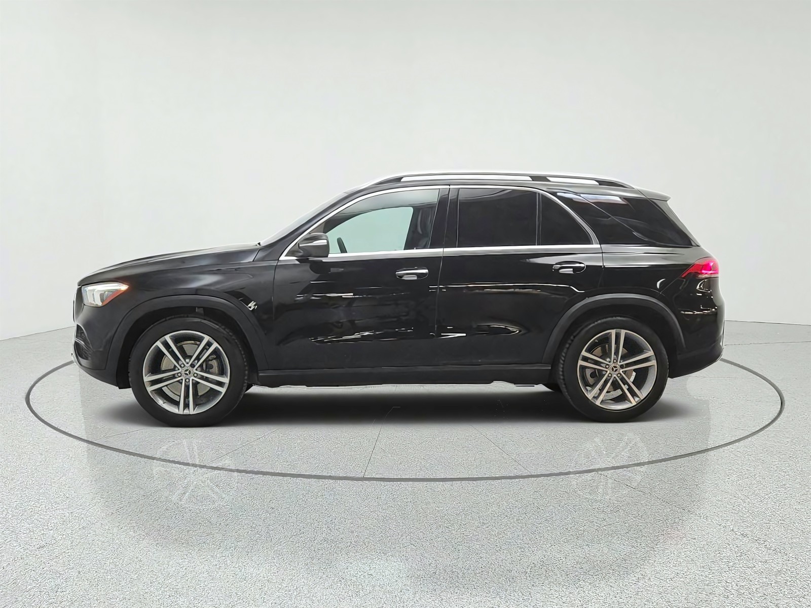 Used 2022 Black Mercedes-Benz GLE 450 4MATIC® SUV image 8