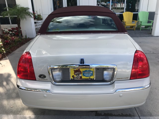 2004 Lincoln Town Car Ultimate Super Clean Heated Leather Michelin Tires in pompano beach, Florida