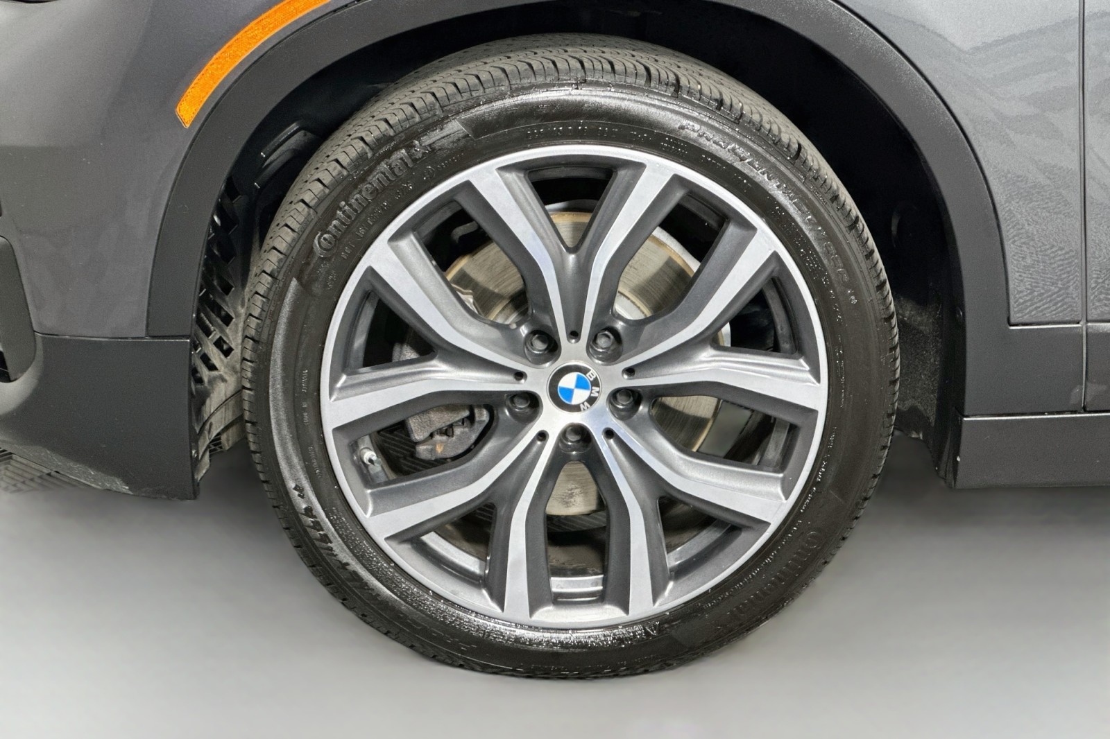 Used 2018 Mineral Gray Metallic BMW xDrive28i image 11